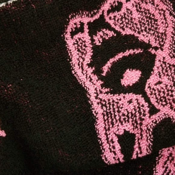 1 hr sale Betsey Johnson dog love bath towel - Picture 3 of 4